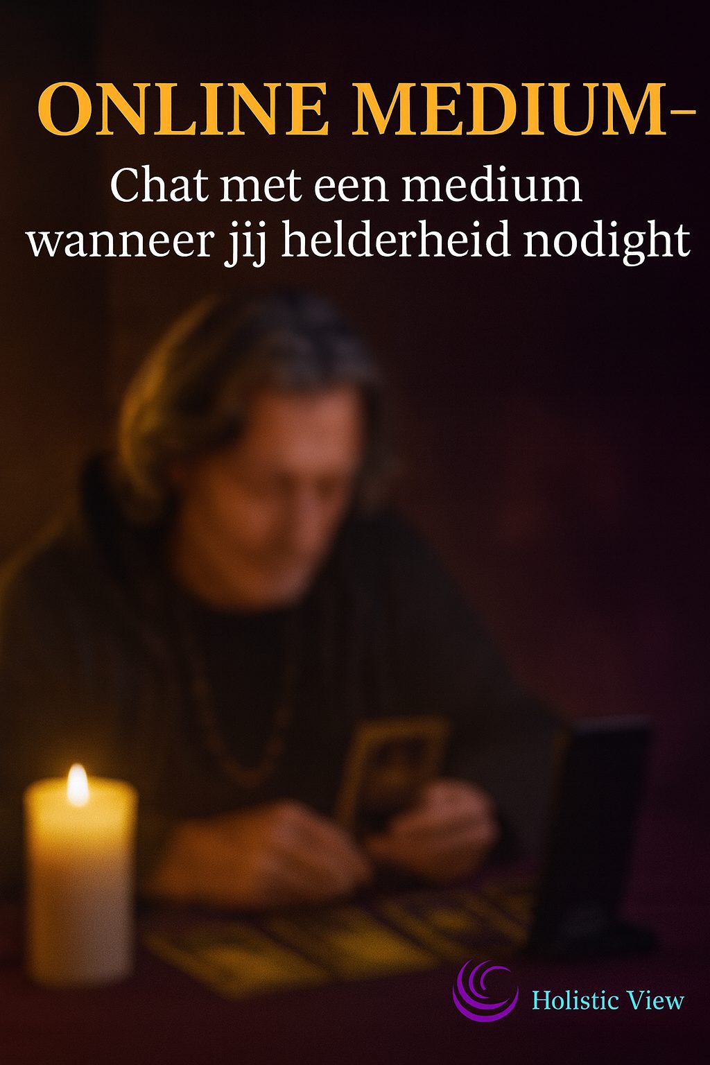 Online medium geeft een tarotreading via chat bij Holistic View